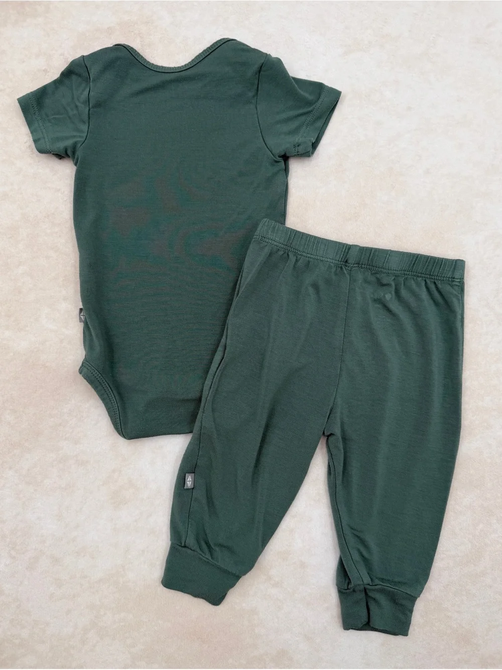 Kyte BABY Green Short Sleeve Bodysuit & Pants Set